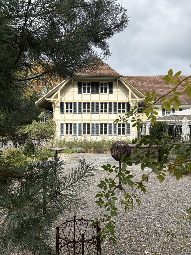 Schloss Hunigen picture